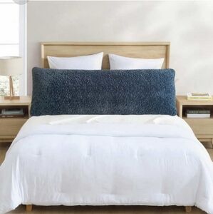 Sutton Place Whisper Body Pillow, new